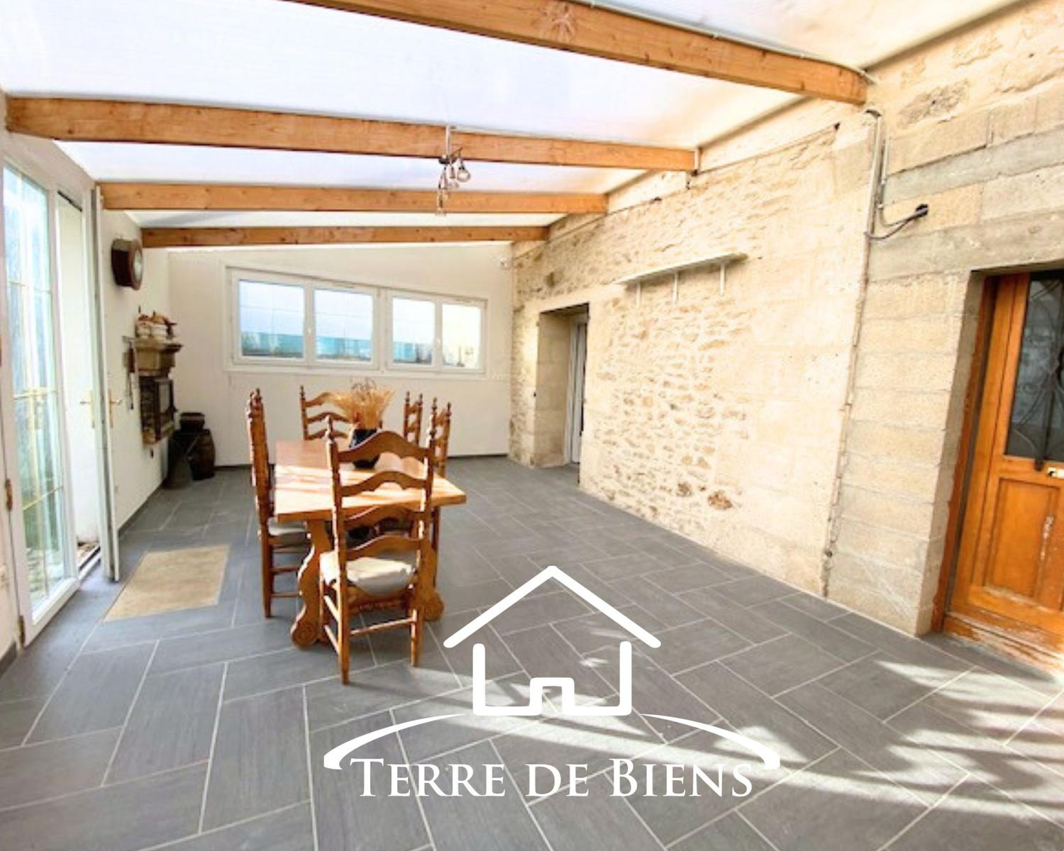 Maison - 170 m² - 9 pièces - Veranda
