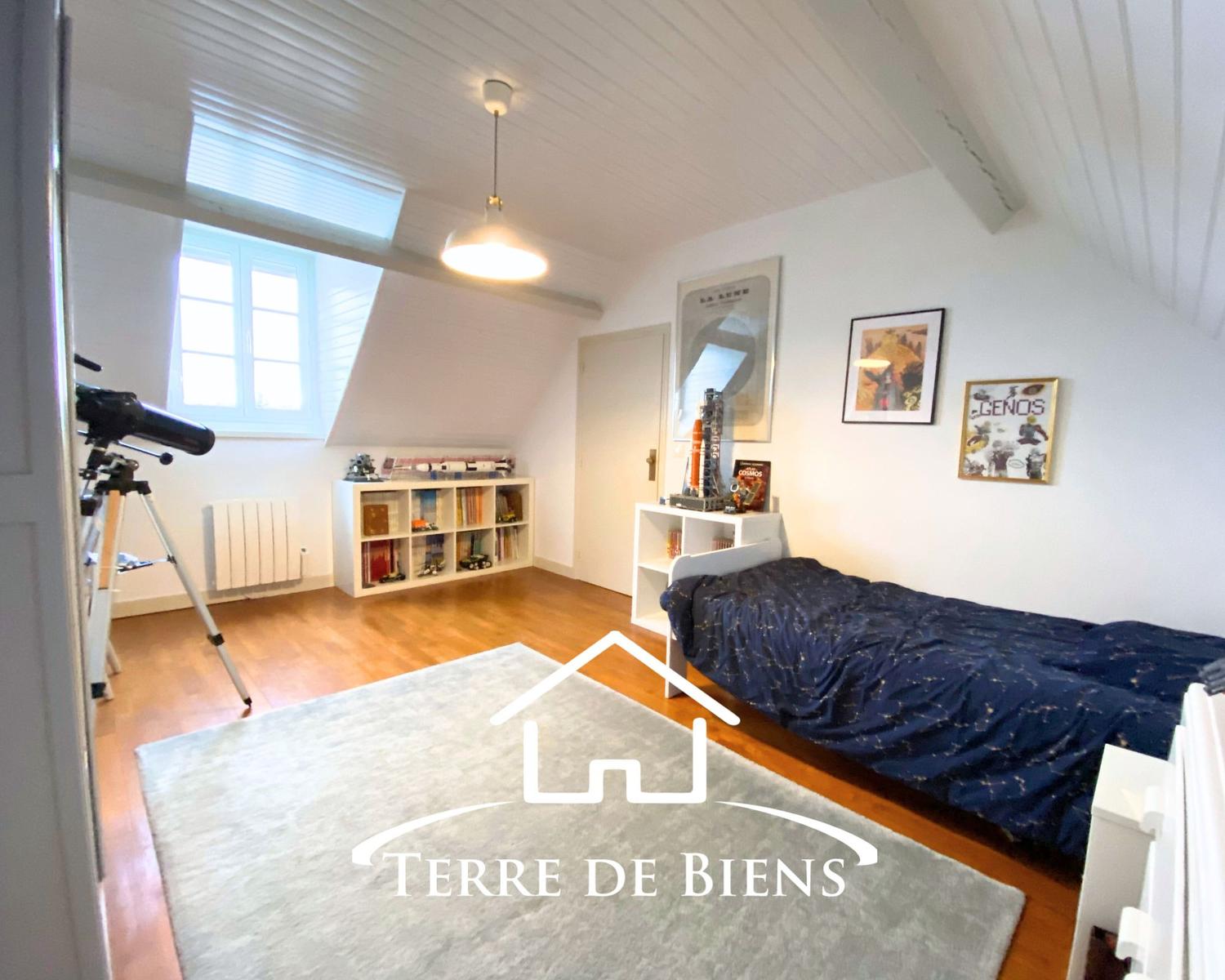 Maison - 7 pièces - 4 chambres - Secteur Pommiers