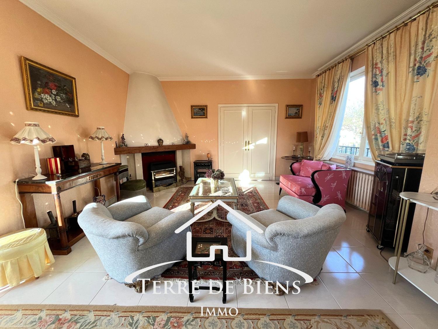 Maison - 216 m² - 8 pièces - Soissons