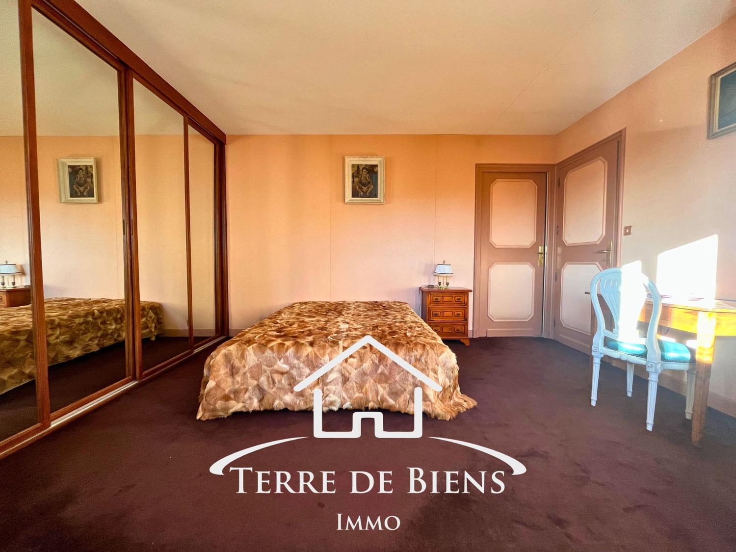 Maison - 216 m² - 8 pièces - Soissons