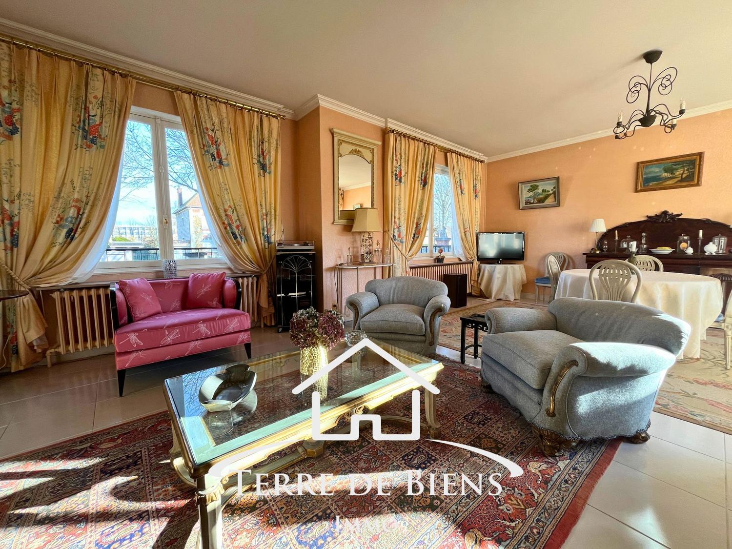 Maison - 216 m² - 8 pièces - Soissons