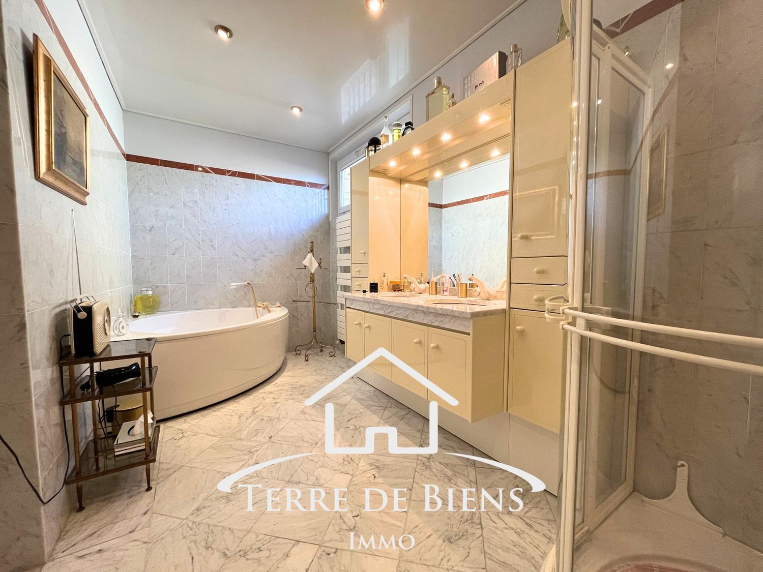 Maison - 216 m² - 8 pièces - Soissons