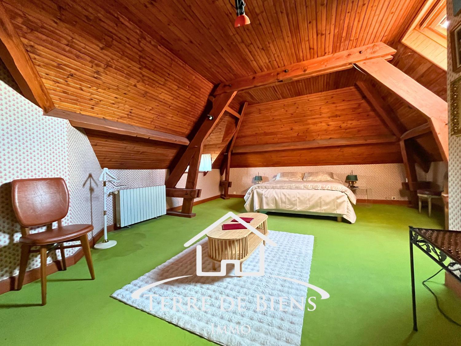 Maison - 216 m² - 8 pièces - Soissons