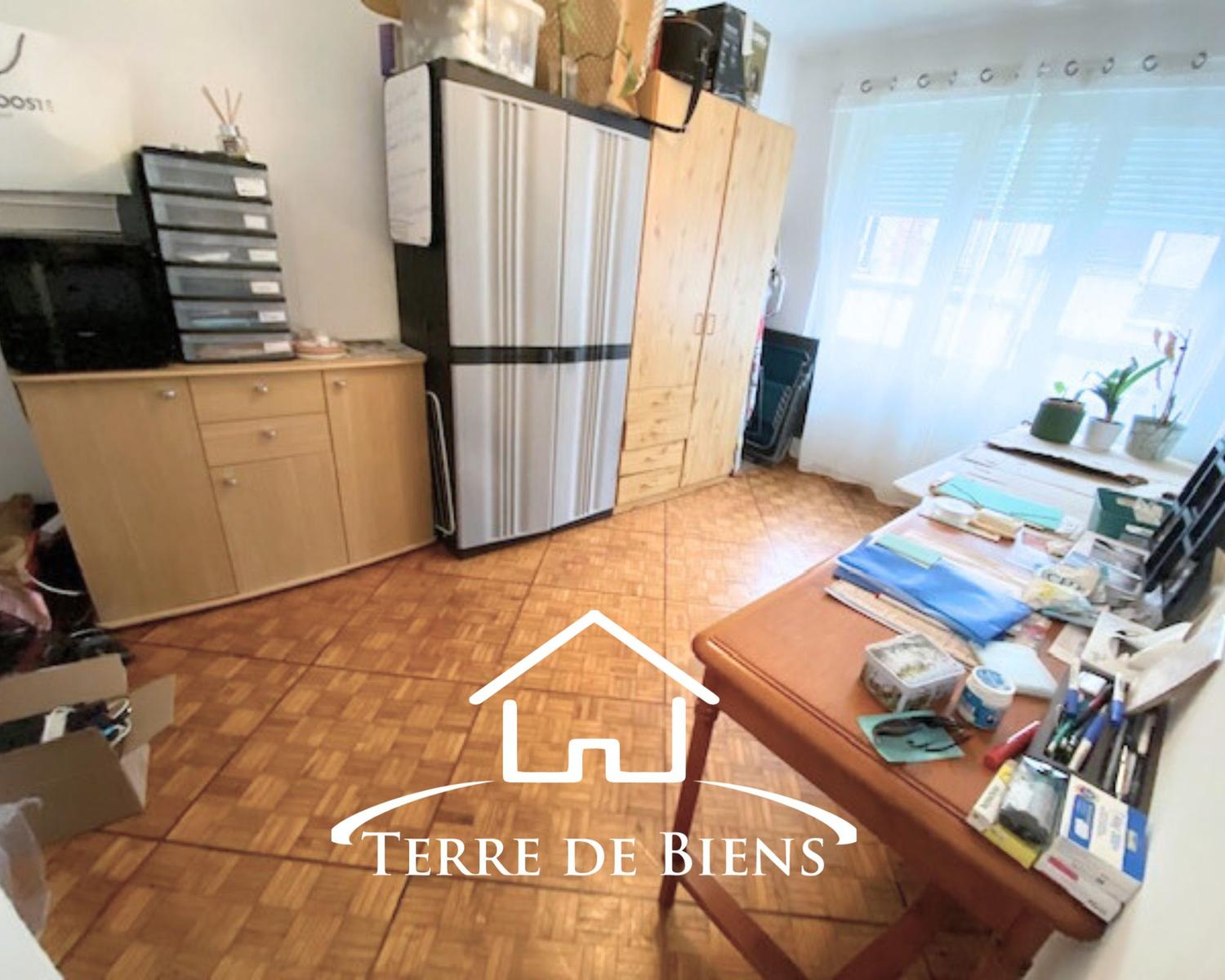 Appartement - 110 m² - 5 pièces - Bureau