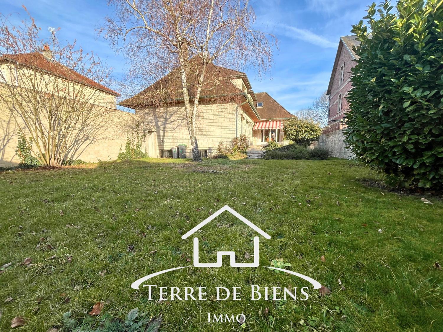 Maison - 216 m² - 8 pièces - Soissons