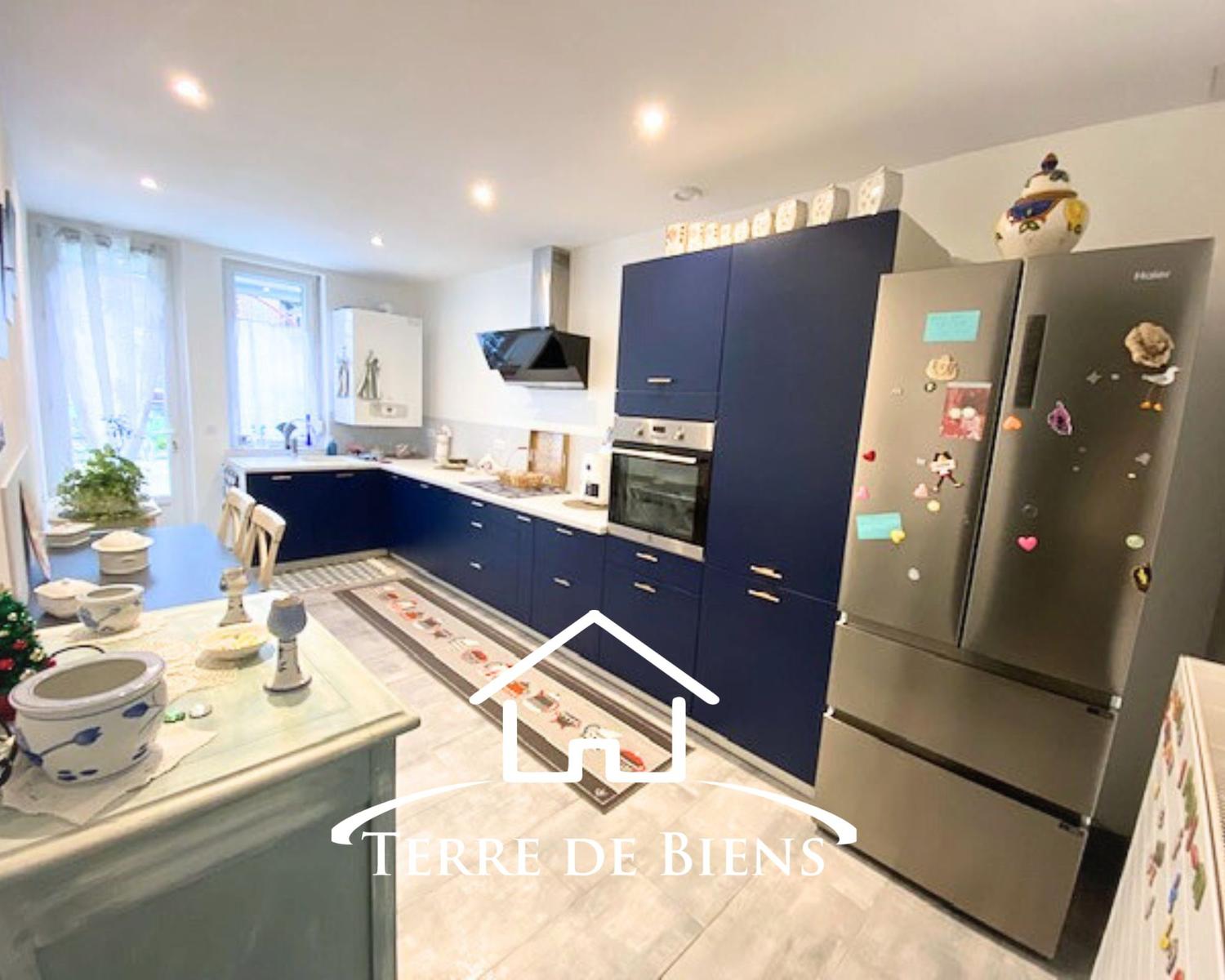 Appartement - 110 m² - 5 pièces - Cuisine