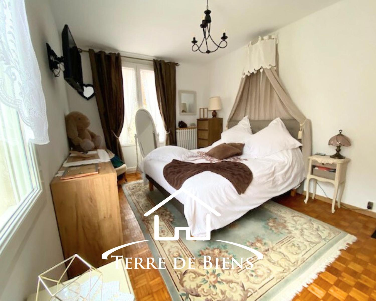 Appartement - 110 m² - 5 pièces - Chambre