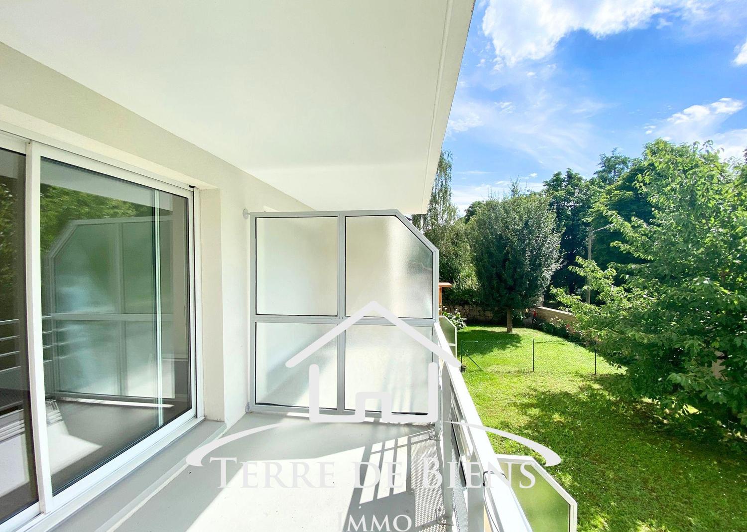 Appartement type 2, avec balcon, cave et stationnement à proximité du centre ville de Soissons